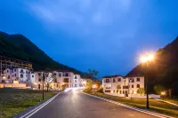 Floral Hotel·Xianning Residential Homestay Отели в г. Чжашуй