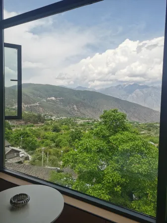 Haba Snow Mountain Shan Di Die Jing Min Su Отели рядом с достопримечательностью «Habacun»