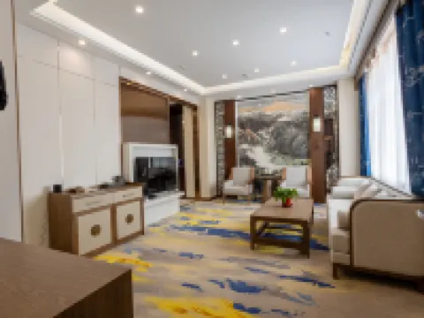 絲路金馬インターナショナルホテル(馬蹄寺観光地) 粛南ユグル族自治県のホテル