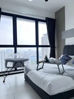 Georgetown Urban 3BR | Family | Skypool | SeaView