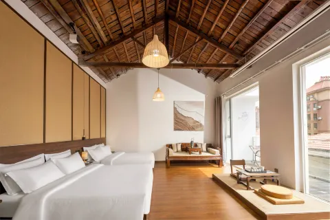 Floral Hotel· Xixia Qingye Hotel(Grape Beach Beach Branch)