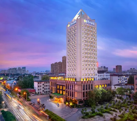 Linyi Ronghua Hotel (People's Square Railway Station) Отели рядом с достопримечательностью «Linyi Kong Temple»