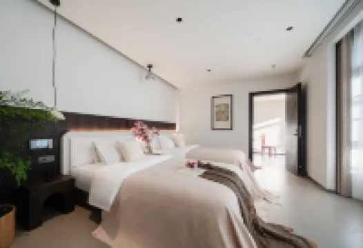 HOMESTY WABISABI Oxygen-rich Scenic Stay (Dukezong Ancient Town Giant Buddha Temple Branch)