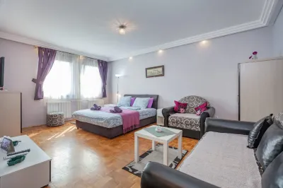 Apartment Gloria - Bežanijska kosa- Near Airport Hotels in der Nähe von Terminal A of Nikola Tesla Airport