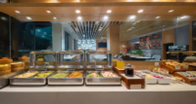 โรงแรม R ROYALSS (ศูนย์บริการนักท่องเที่ยวพื้นที่น่าสนใจทางประวัติศาสตร์และทิวทัศน์ จิ่วจ้ายโกว)