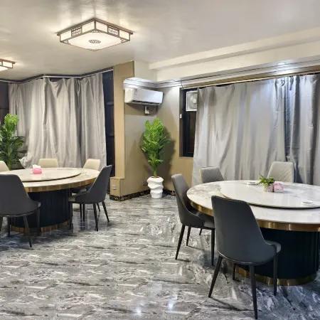 JUN YUE VI Lagos hotel(Royal Hospital,Landmark Centre)