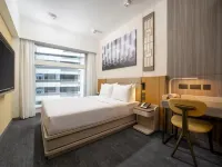 Motto by Hilton Hong Kong SoHo Hotels near Central District