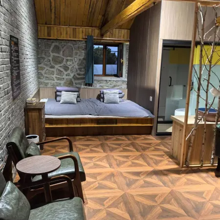 Shishe Homestay