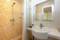 Homeinn Hotel (Pingyao Ancient City West Gate Again See Pingyao Theater)