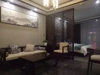Qiyun Yaju Hotel (Xingyi Jushan Square Dream City Mall)