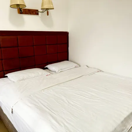 Wusheng Hexin Business Hotel