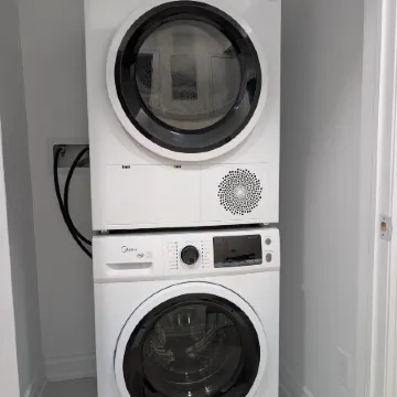 Toronto 2 Bedroom Apartment