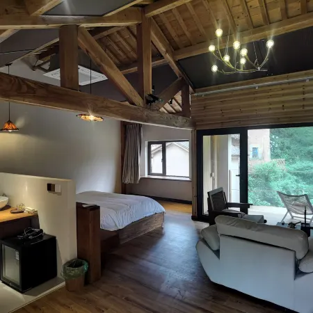 Cloud-Veiled Mountain Realm Retreat, Lishui Songyang