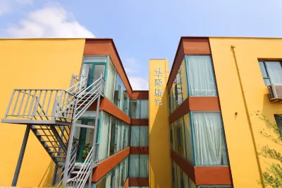Rujia Huayi Selected Hotel (Fenzhou Market Xiguan Zhengjie Branch) 펀양/분양 주변 호텔