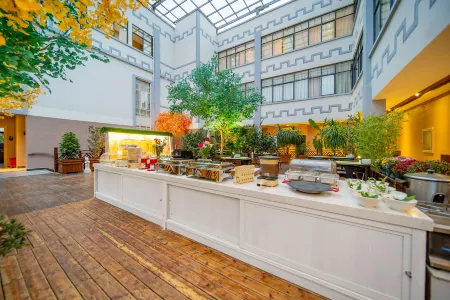 Fangting Holiday Hotel Отели рядом с достопримечательностью «Mengwozongfu Temple»