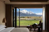 山眷雲·日照金山·田也咖啡·雪山全幅畫景飯店 麗江住宿飯店