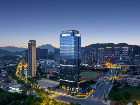 Quanzhou Nan'an Nanyang Fortune Center Atour Hotel