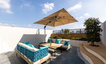 Nanchang Wanshou Palace Bayi Hall Subway Station Atour Light