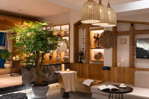 Zaixu Manju (Guanshanhu District International Ecological Conference Center Subway Station)