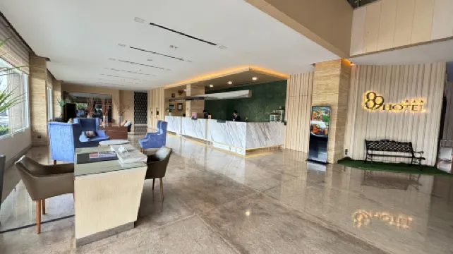 โรงแรม 89