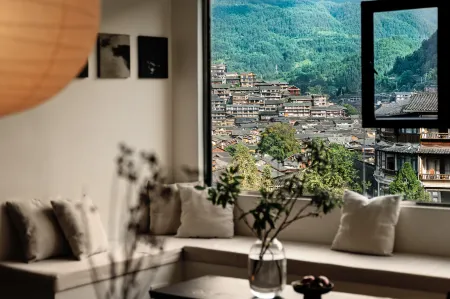 Xijiang Qianhu Miao Village Mijian Mountain Homestay Отели рядом с достопримечательностью «No.4 Fengyu Bridge»