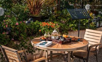 Fuman | Sky City • Panoramic View of Snow Mountain and Ancient City 360° Infinity Pool Vacation