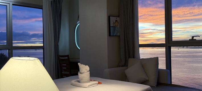 Luxury 1 Bedroom Manila BaySunset Airports Okada Solaire MOA with Parking Hotels in Paranaque City