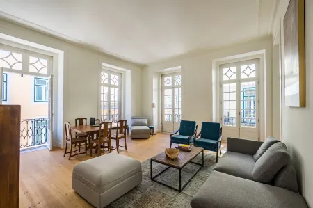 Santa Justa Prime Guesthouse Отели рядом с достопримечательностью «Триумфальная Арка на руа Аугушта»