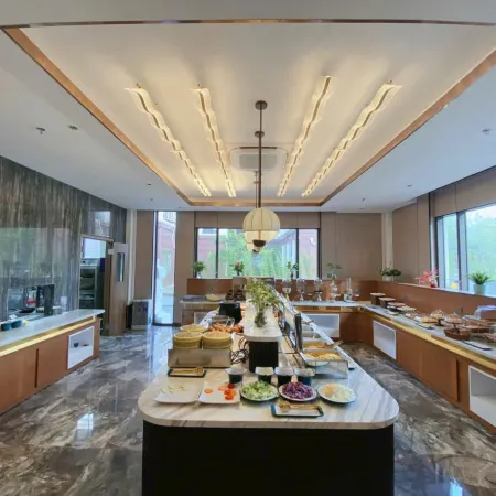Luxury Phoenix Hotel Отели рядом с достопримечательностью «Bac Ninh Museum»