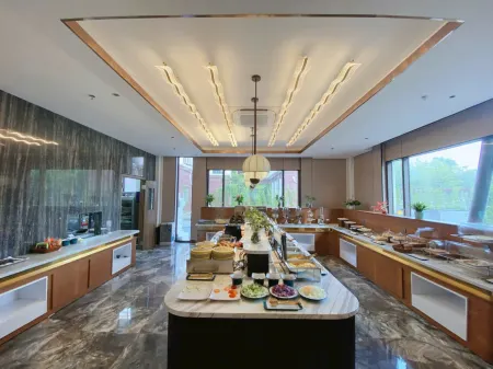 Luxury Phoenix Hotel Отели в г. Hoang Ninh