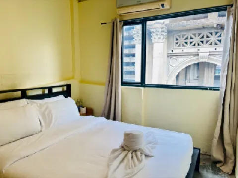 Sukhum Charoen Krung Tak-Sin bridge guest house โรงแรมใกล้ท่าเรือโอเรียนเต็ล