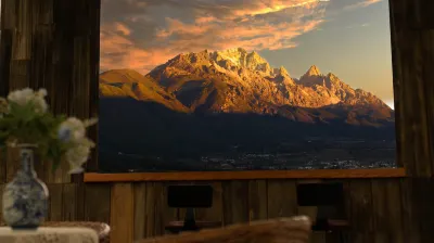 陌野丨日照金山·Luxury雪山觀景·花園印象庭院（白沙古鎮店） 鄰近玉龍縣西文公交候車站的酒店