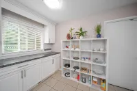 Gorgeous garden 3BR short or long term rental - breakfast