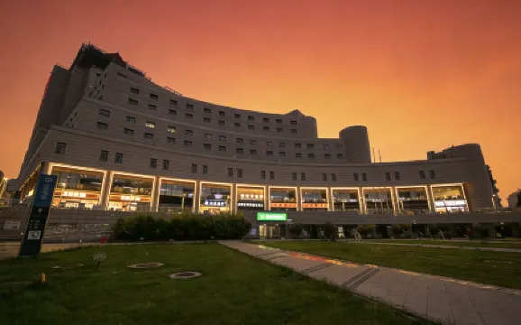 HanTing Hotel (Beijing West Railway Station North Square Central Branch)