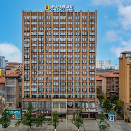 SUPER 8 HOTEL PREMIER