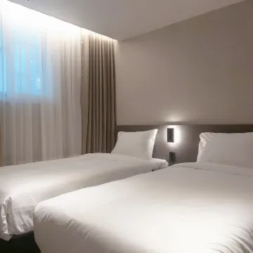 Momento Hostel Jongno Hotels near Heunginjimun Gate (Dongdaemun)
