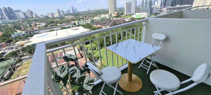 City View with Balcony at Kasara Residences C5 Pasig 파시그 호텔