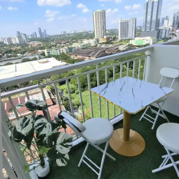 City View with Balcony at Kasara Residences C5 Pasig パシグ周辺のホテル