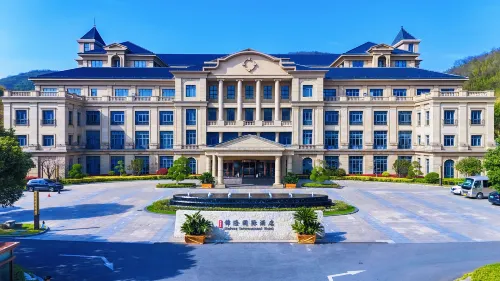 Baohua Mountain Jinlong International Hotel