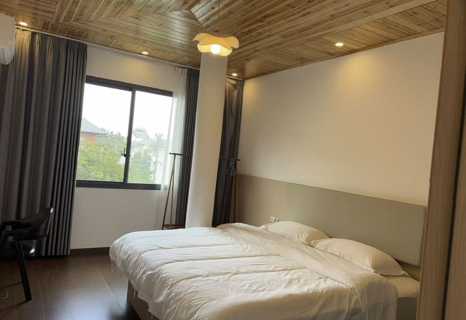 There Is a Small Courtyard Homestay