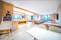 Yue'an Hotel (Urumqi High-Speed Railway Station North Square)