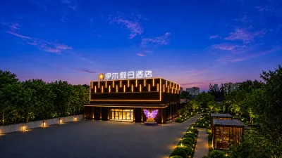Yier Holiday Hotel (Langfang Municipal Government Branch) โรงแรมใน