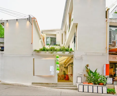 Nowhere Homestay - น้ำพุร้อน