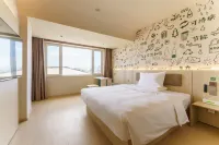 Haiyou Hotel · Dandong Yalu River Broken Bridge