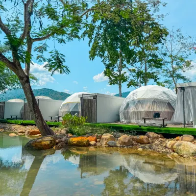 เดอะ ชะมวง ฟอเรสท์ รีสอร์ท โรงแรมใกล้วัดถ้ำสาริกา นครนายก