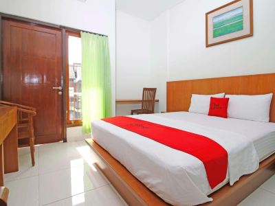 RedDoorz @ Turangga Sari