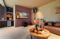 Zunyi Granary · Persimmon Tree Side Mountain Estate Vacation Apartment - مطابخ