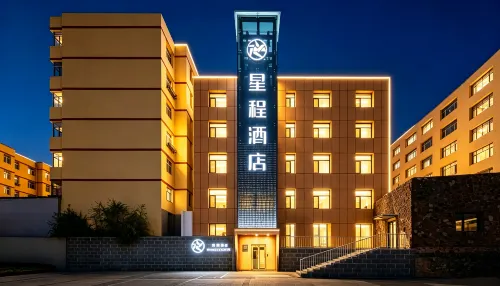 Starway Hotel (Chengde Weichang) - parking
