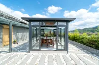 Wange Boutique Hotel (Ninglang Lugu Lake Avenue Wange Plaza) - parking