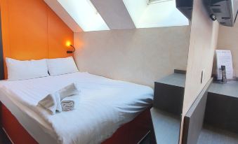 TL Hotel Budapest (EasyHotel Budapest Oktogon)